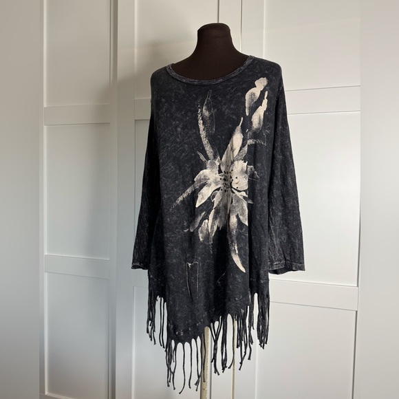 Jess & Jane Mineral Wash Fringed Hem Lagenlook top tunic - Picture 2 of 8